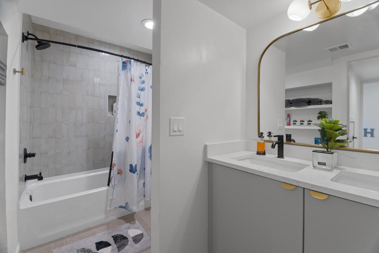 Stylish Phoenix Townhome - Foosball Table, Laundry, Parking! Exterior foto
